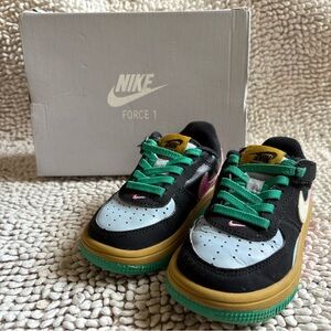 Nike Force 1 Low Easy on Multicolor unisex child size 8C